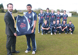 Alastair Burton presents new First Team strip to Club Captain, Ross Gelderbloem.